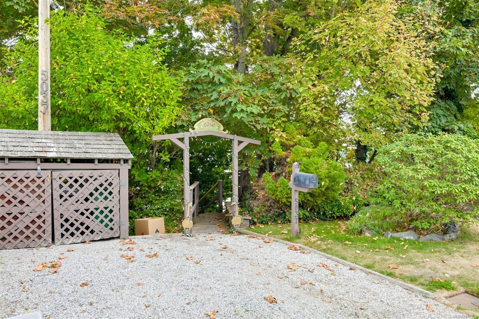 5037 Cordova Bay Rd, Saanich, BC