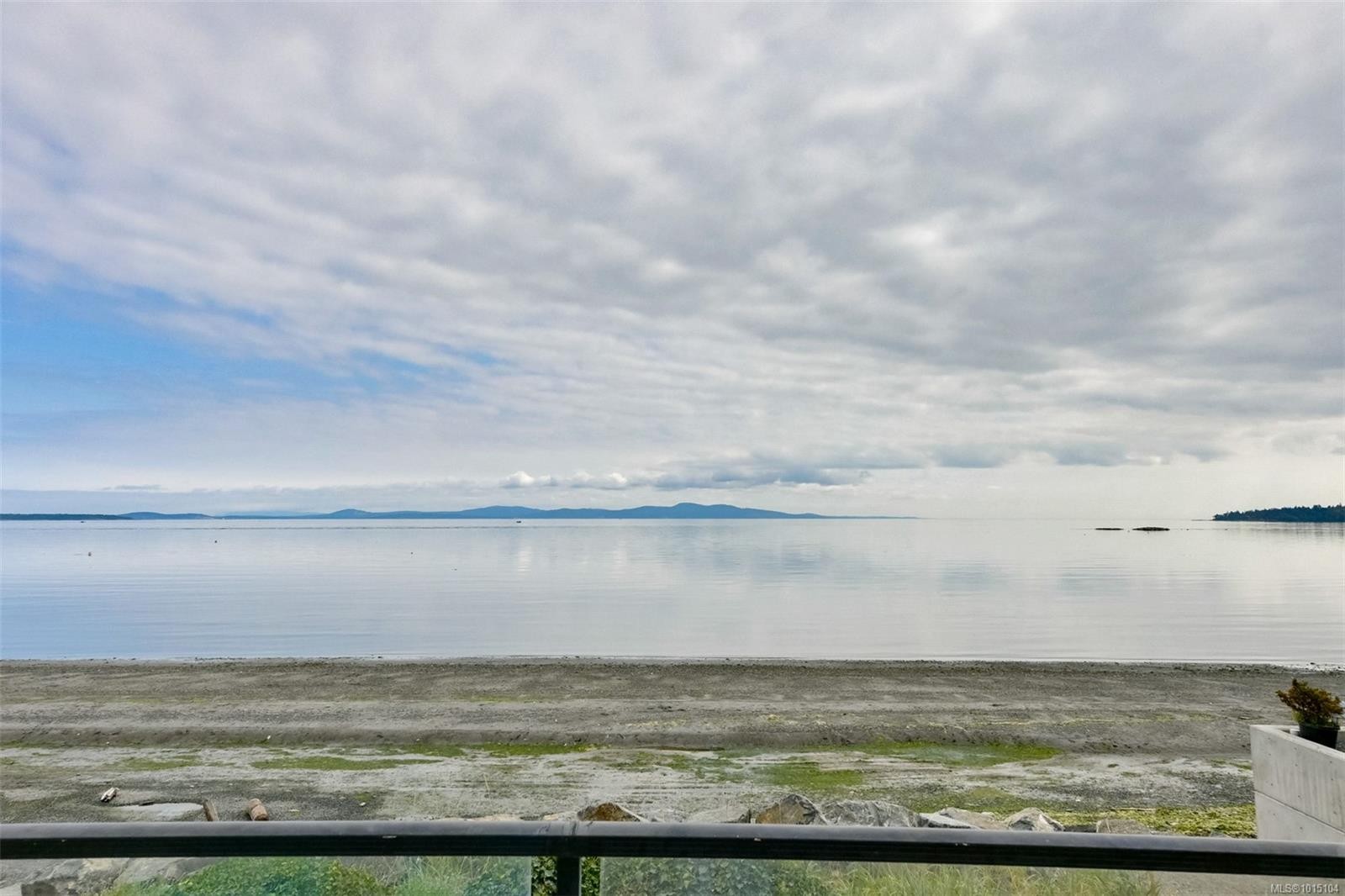 5037 Cordova Bay Rd, Saanich, BC