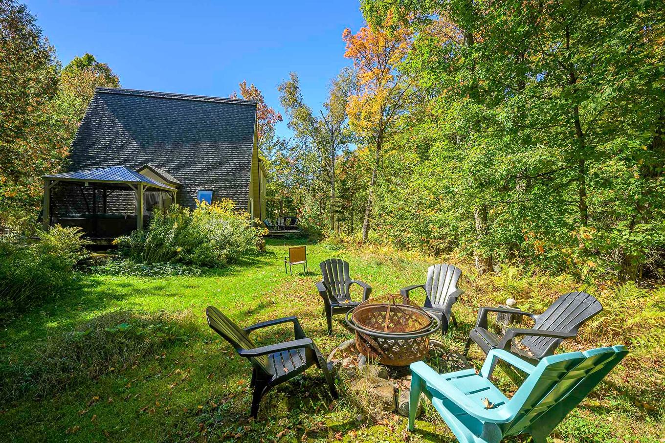 Backyard - 1507 Rue Des Bécassines, Sainte-Adèle, QC - Outdoor