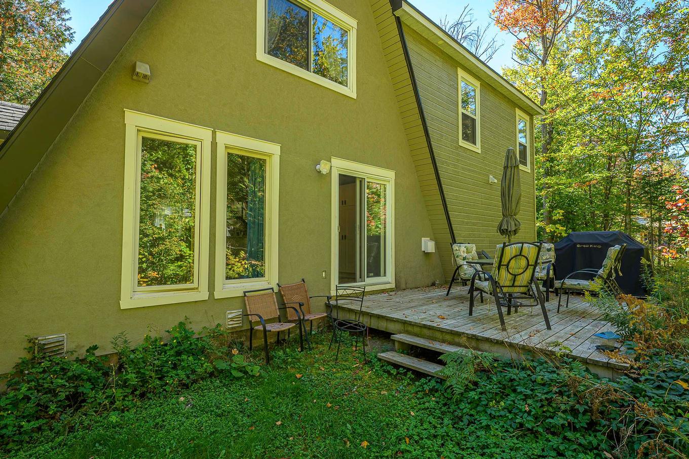 Backyard - 1507 Rue Des Bécassines, Sainte-Adèle, QC - Outdoor With Exterior