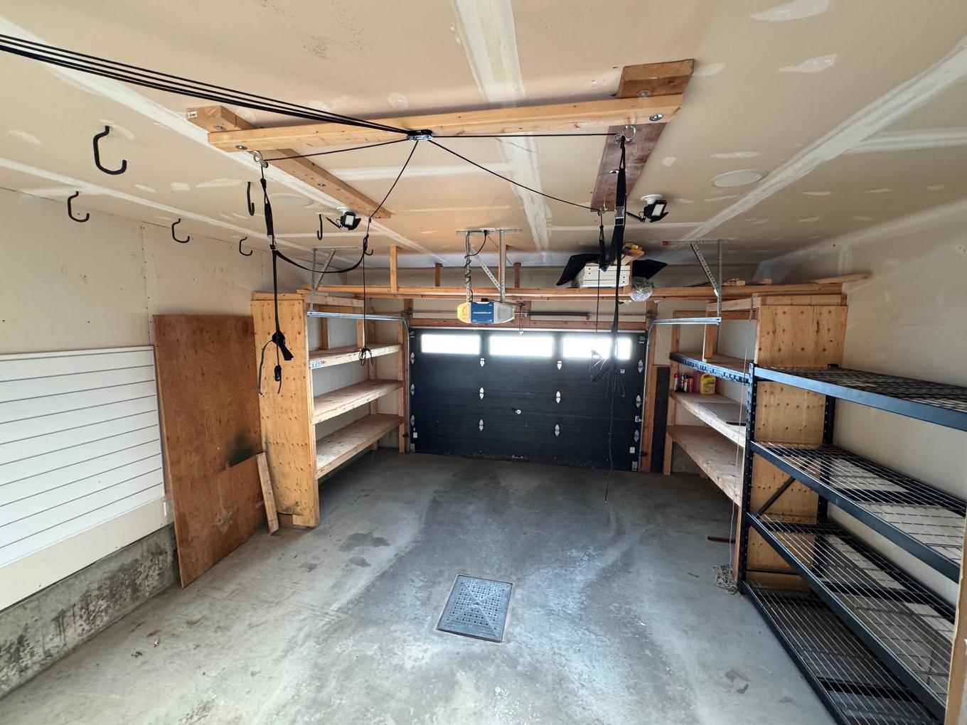 Garage - 118 Rue De La Tortue, Gatineau (Aylmer), QC - Indoor Photo Showing Garage