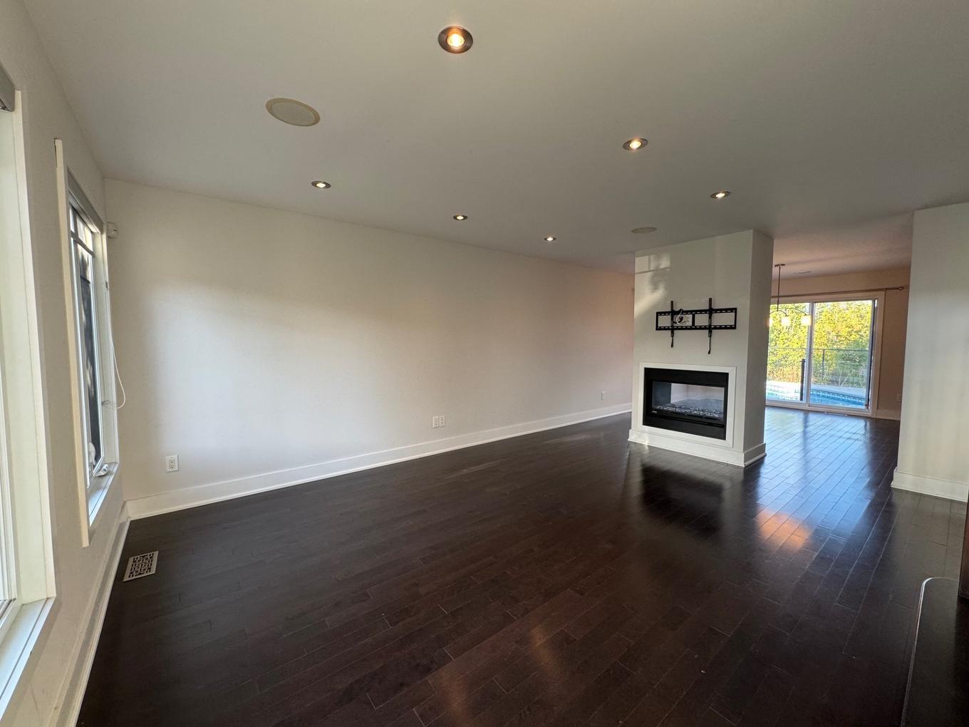 Salon - 118 Rue De La Tortue, Gatineau (Aylmer), QC - Indoor Photo Showing Other Room With Fireplace