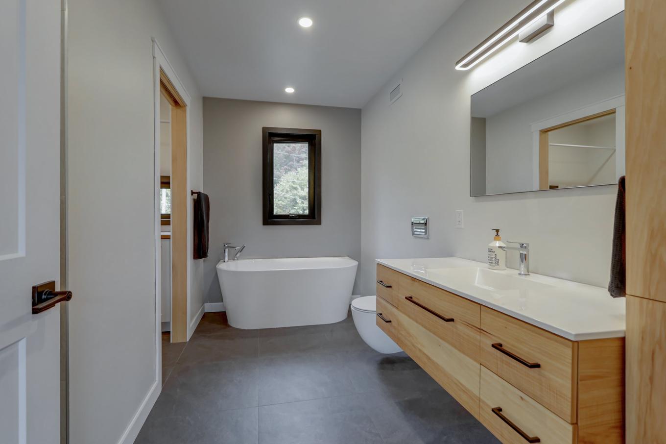 Bathroom - 181 Mtée Du Coteau, Lantier, QC - Indoor Photo Showing Bathroom