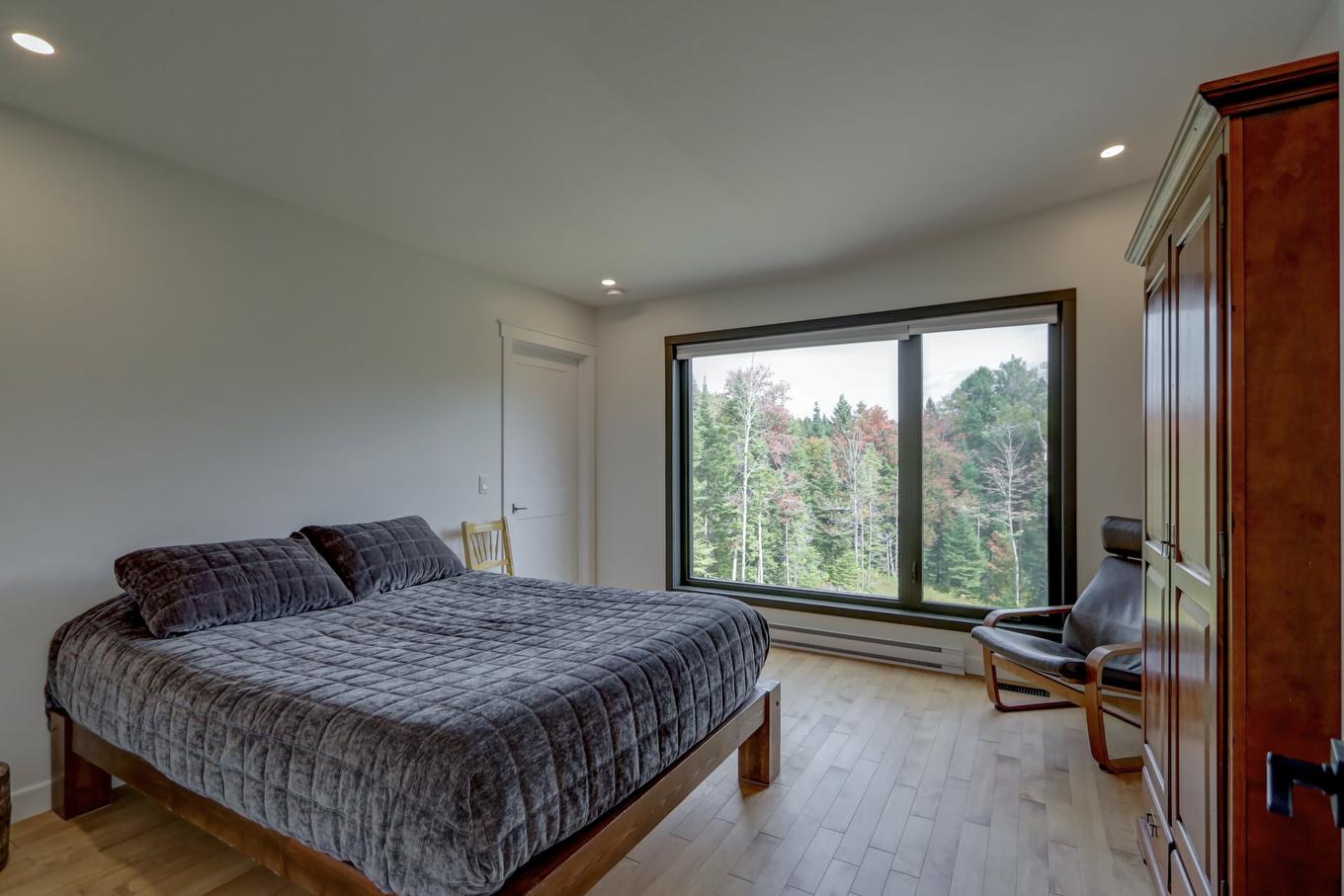 Primary bedroom - 181 Mtée Du Coteau, Lantier, QC - Indoor Photo Showing Bedroom