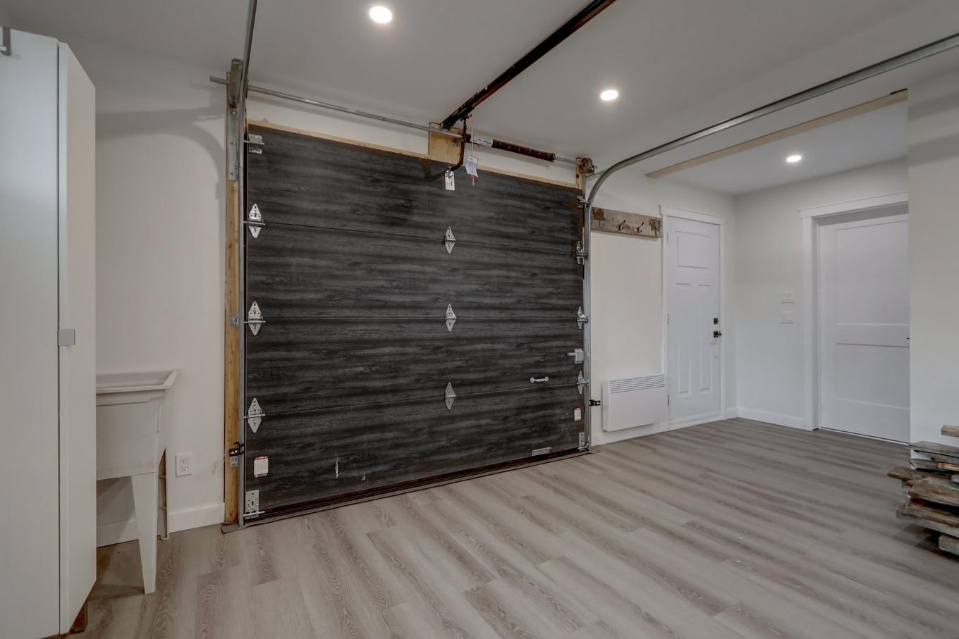 Family room - 181 Mtée Du Coteau, Lantier, QC - Indoor Photo Showing Garage