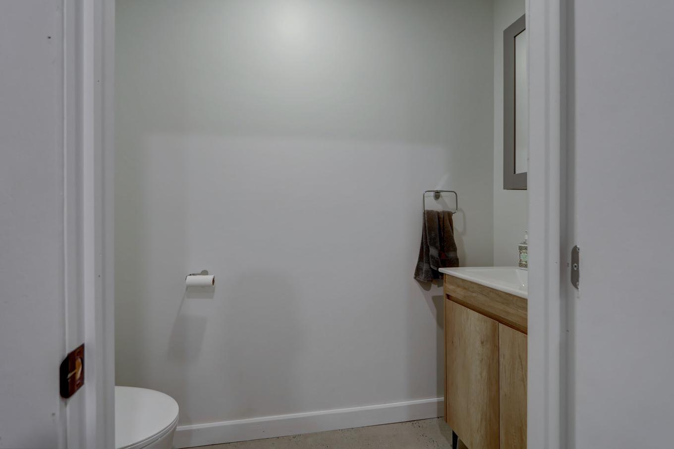 Powder room - 181 Mtée Du Coteau, Lantier, QC - Indoor Photo Showing Bathroom