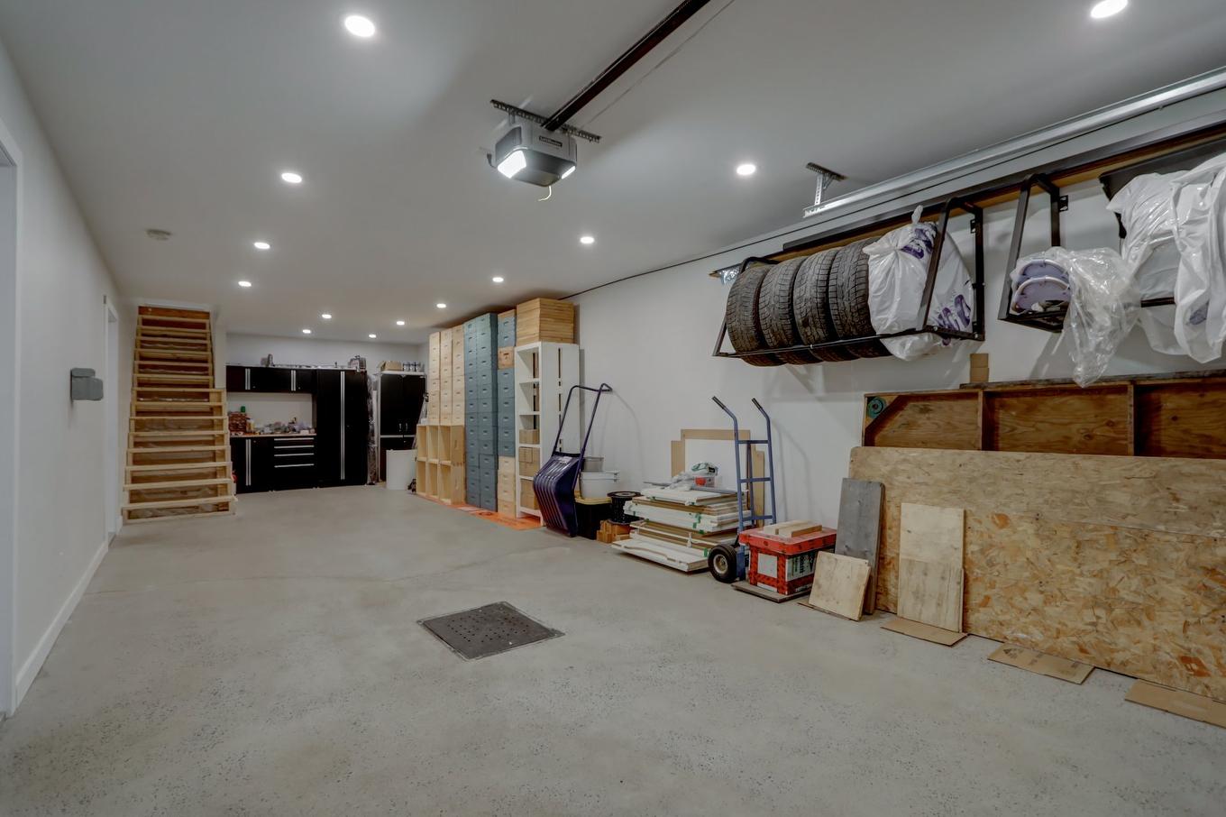Garage - 181 Mtée Du Coteau, Lantier, QC - Indoor Photo Showing Other Room