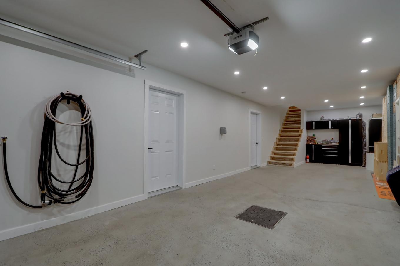 Garage - 181 Mtée Du Coteau, Lantier, QC - Indoor Photo Showing Garage