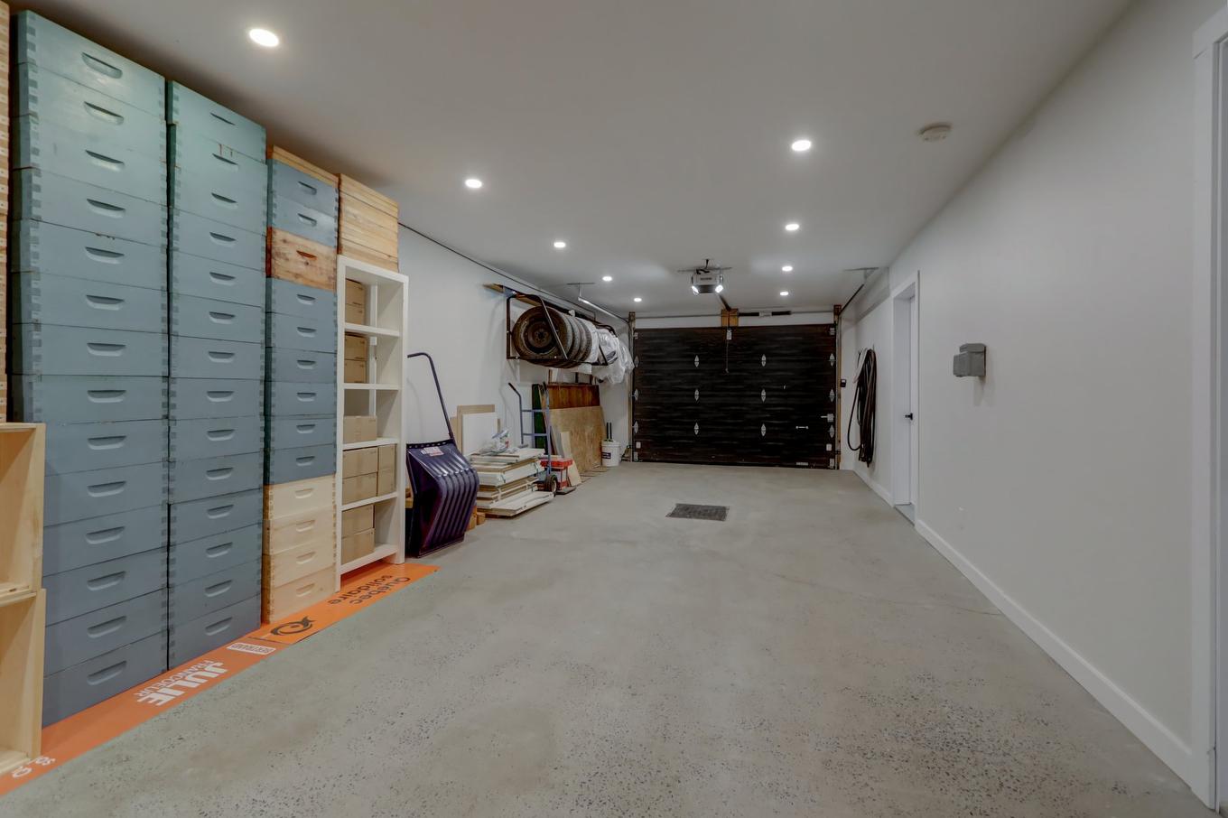 Garage - 181 Mtée Du Coteau, Lantier, QC - Indoor Photo Showing Other Room