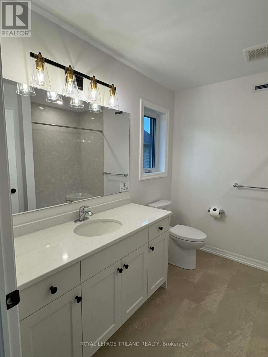 14 Harrow Lane, St. Thomas, ON - Indoor Photo Showing Bathroom