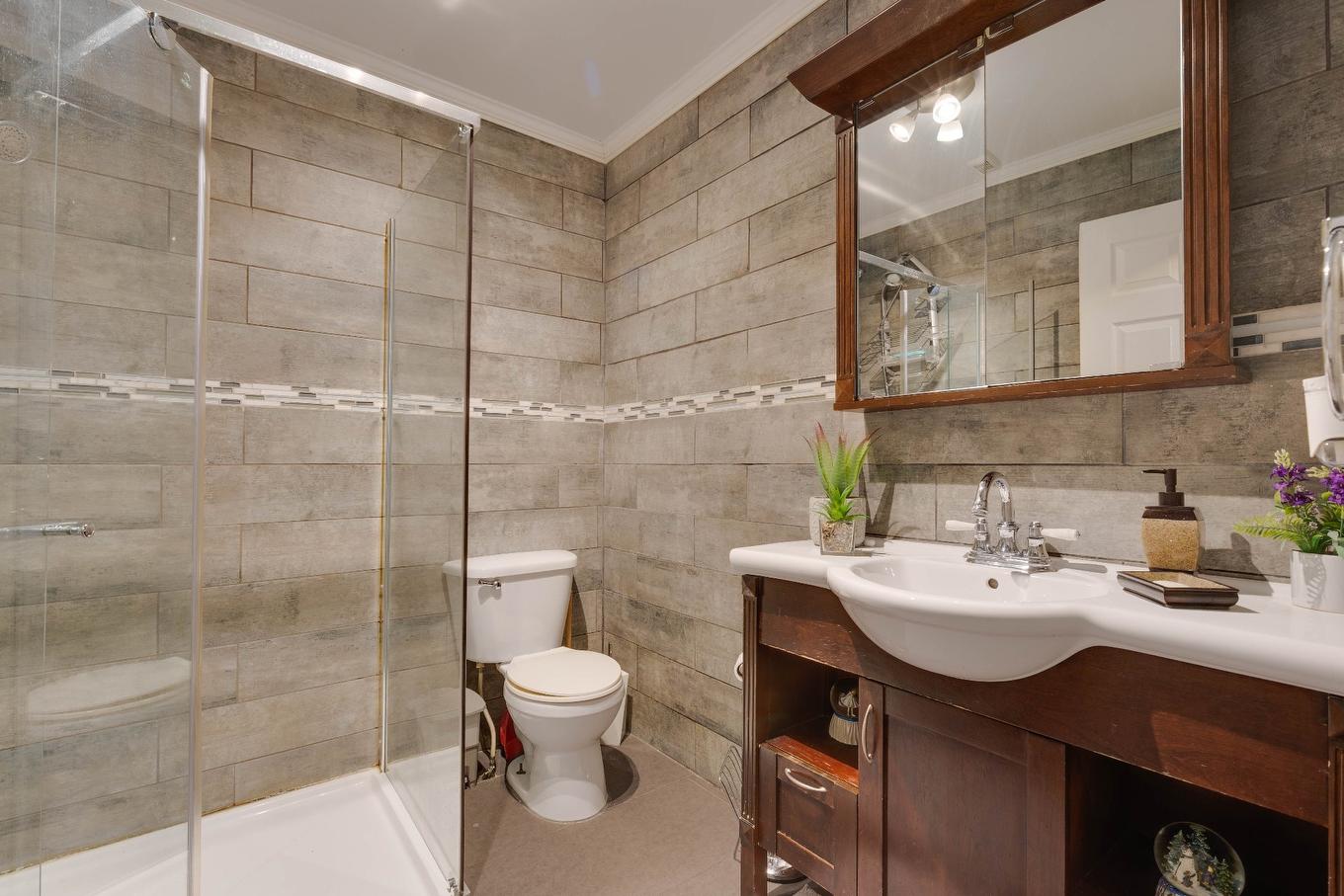 Bathroom - 4629 Rue Laprade, Laval (Chomedey), QC - Indoor Photo Showing Bathroom