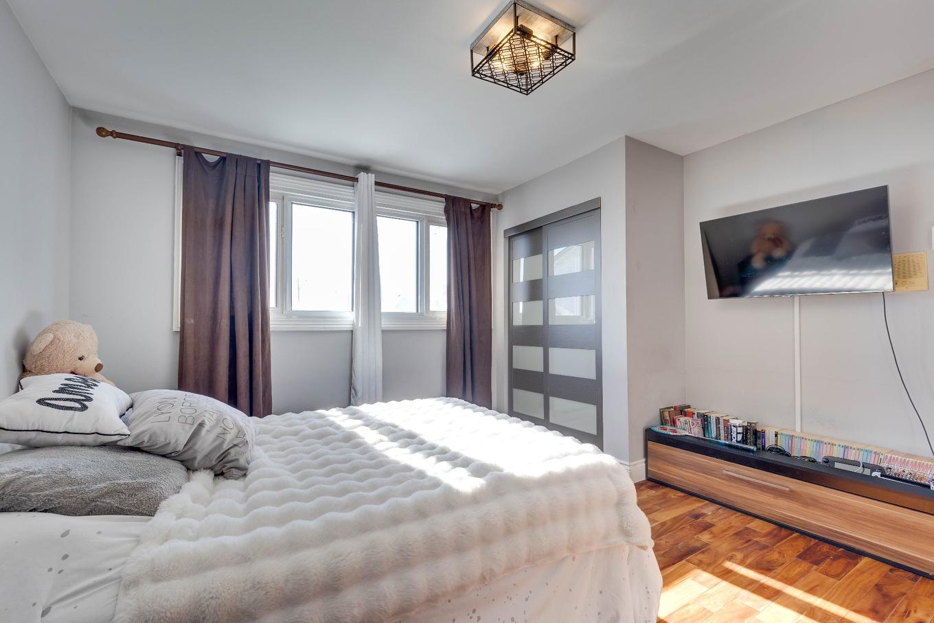 Bedroom - 4629 Rue Laprade, Laval (Chomedey), QC - Indoor Photo Showing Bedroom