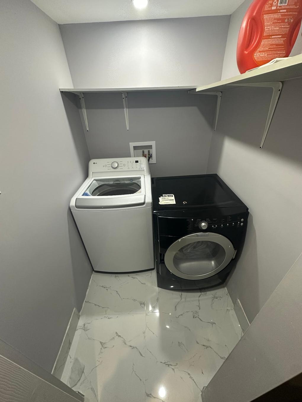 Laundry room - 4629 Rue Laprade, Laval (Chomedey), QC - Indoor Photo Showing Laundry Room