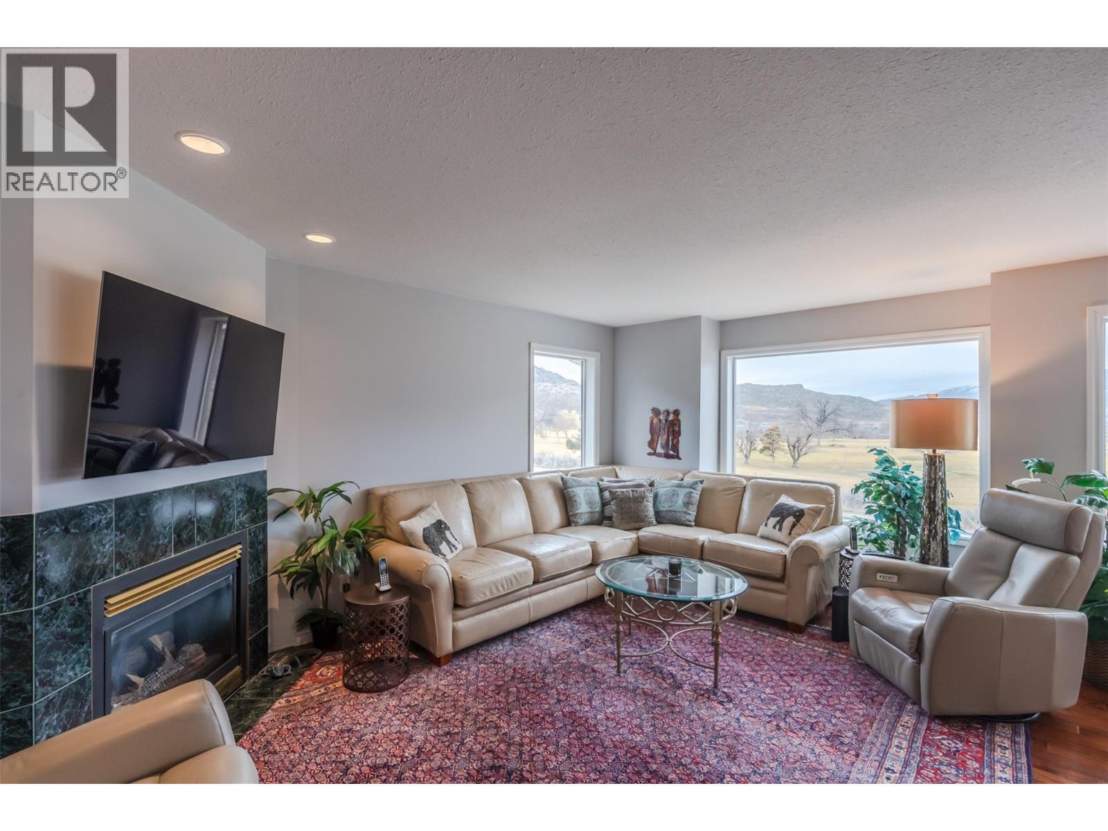 11702 Golf Course Drive, Osoyoos, BC - Indoor Photo Showing Living Room With Fireplace