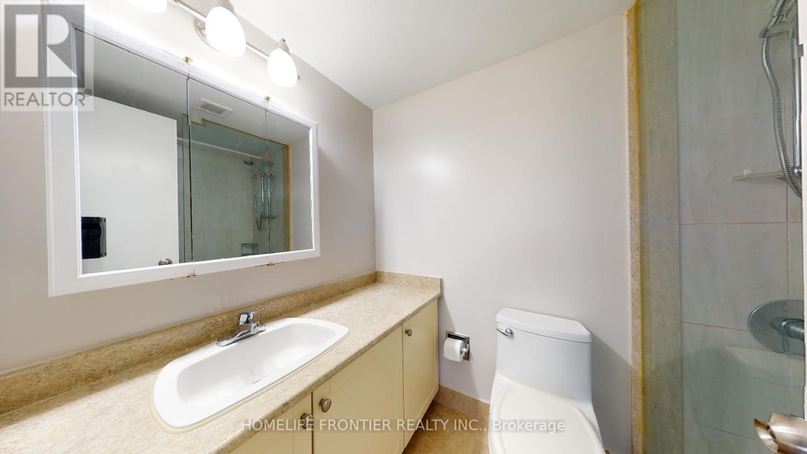 605 - 200 Robert Speck Parkway, Mississauga, ON - Indoor Photo Showing Bathroom
