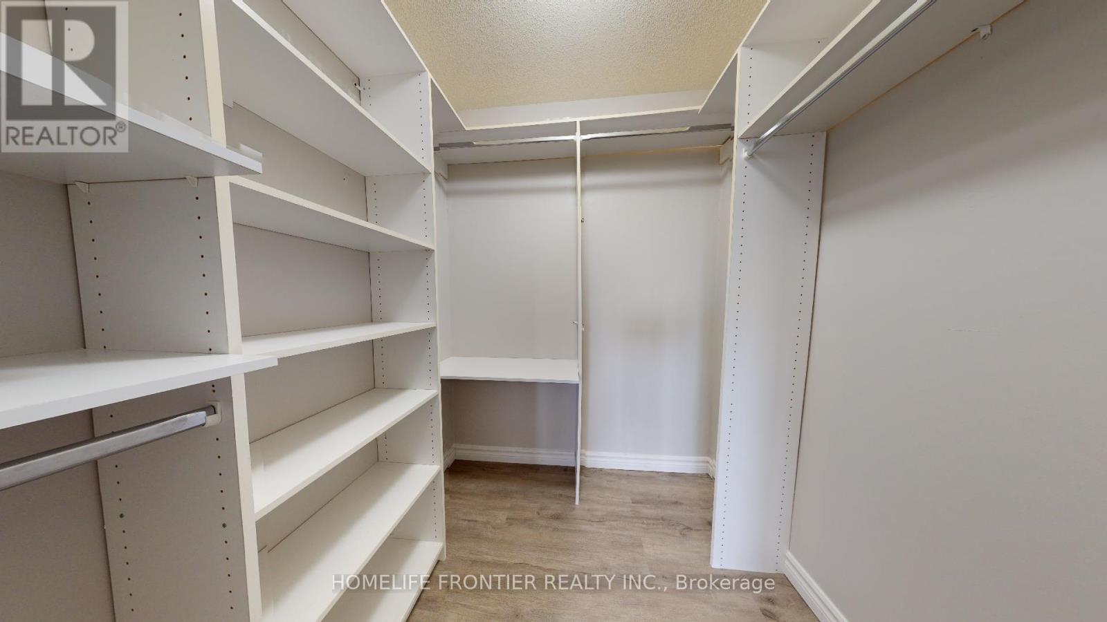 605 - 200 Robert Speck Parkway, Mississauga, ON - Indoor With Storage