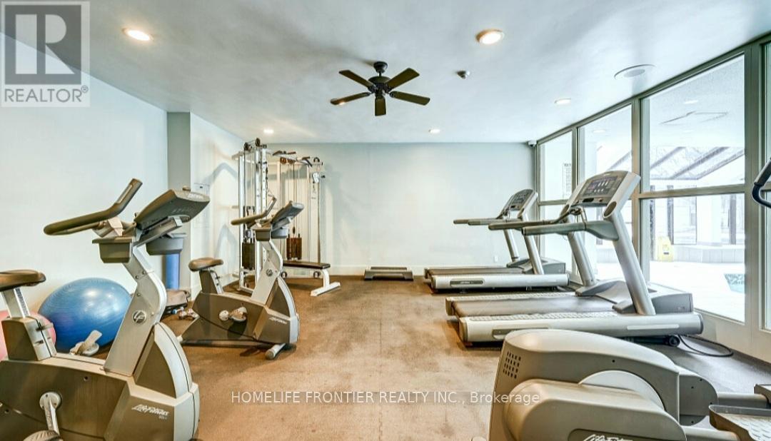 605 - 200 Robert Speck Parkway, Mississauga, ON - Indoor Photo Showing Gym Room