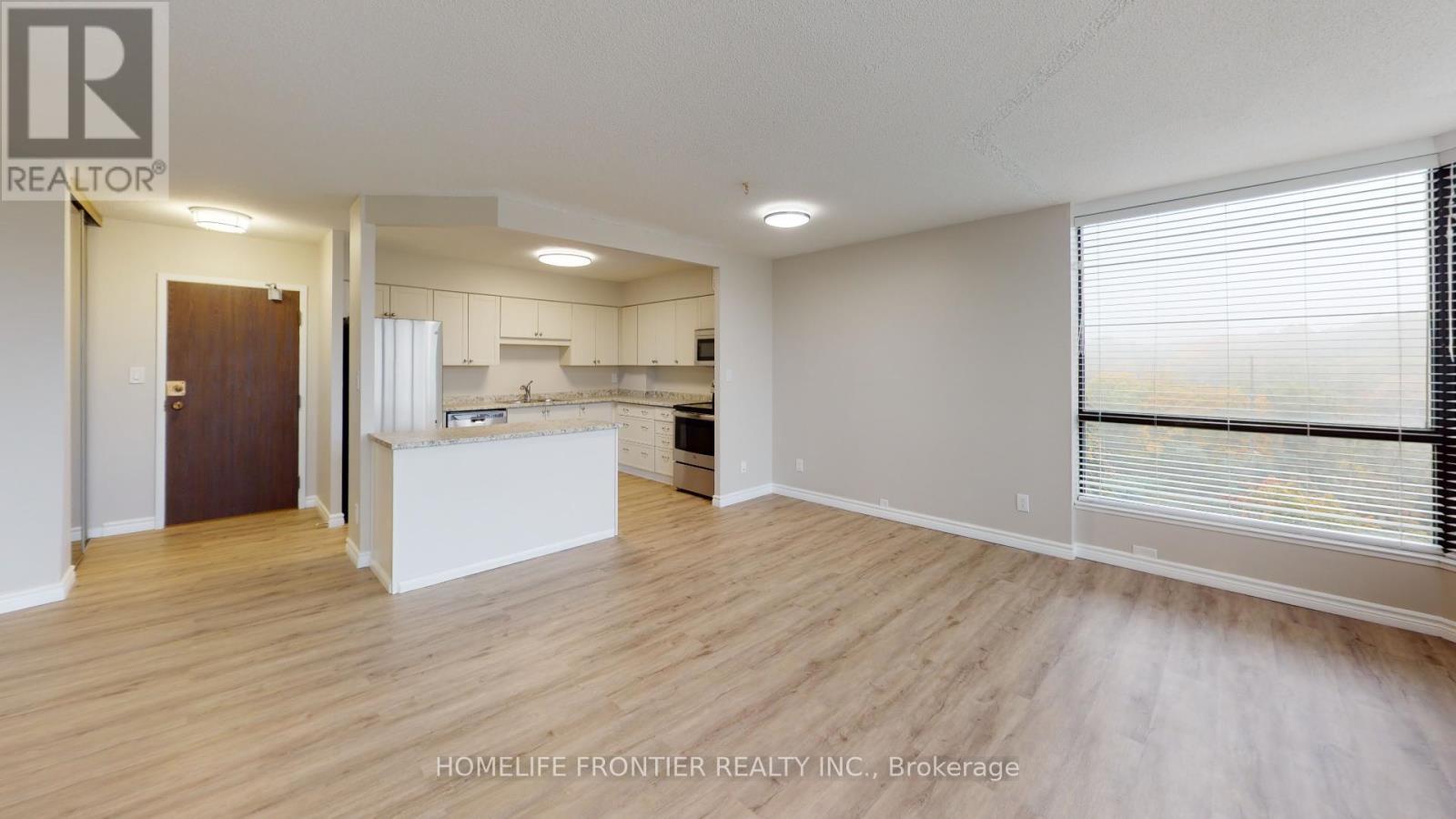 605 - 200 Robert Speck Parkway, Mississauga, ON - Indoor Photo Showing Kitchen