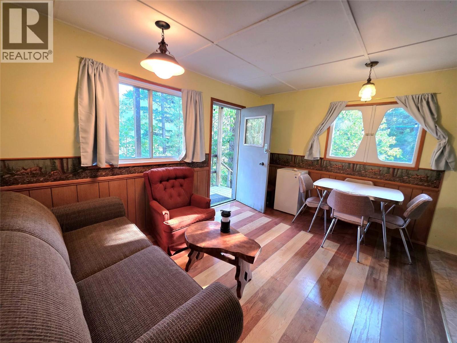 6453 Pinaus Lake Road Lot# 6297, Falkland, BC - Indoor