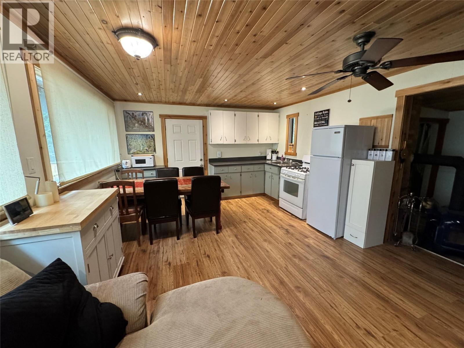 6453 Pinaus Lake Road Lot# 6297, Falkland, BC - Indoor