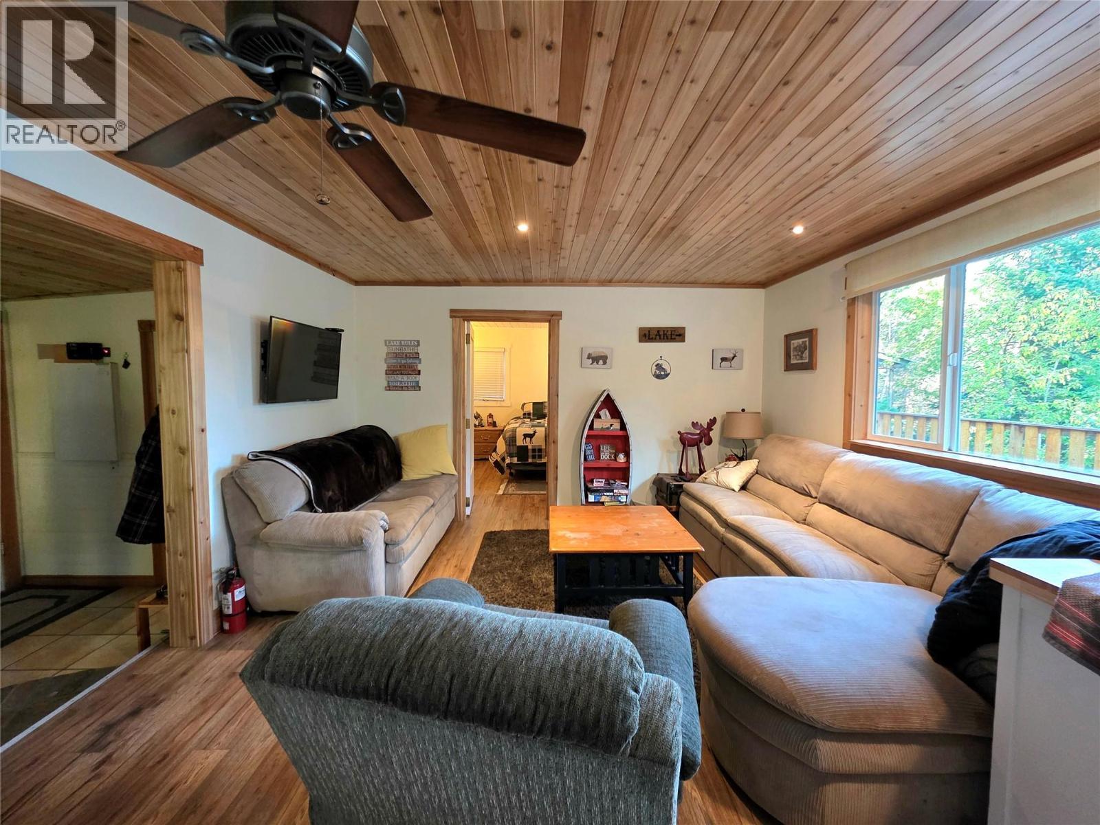 6453 Pinaus Lake Road Lot# 6297, Falkland, BC - Indoor Photo Showing Living Room