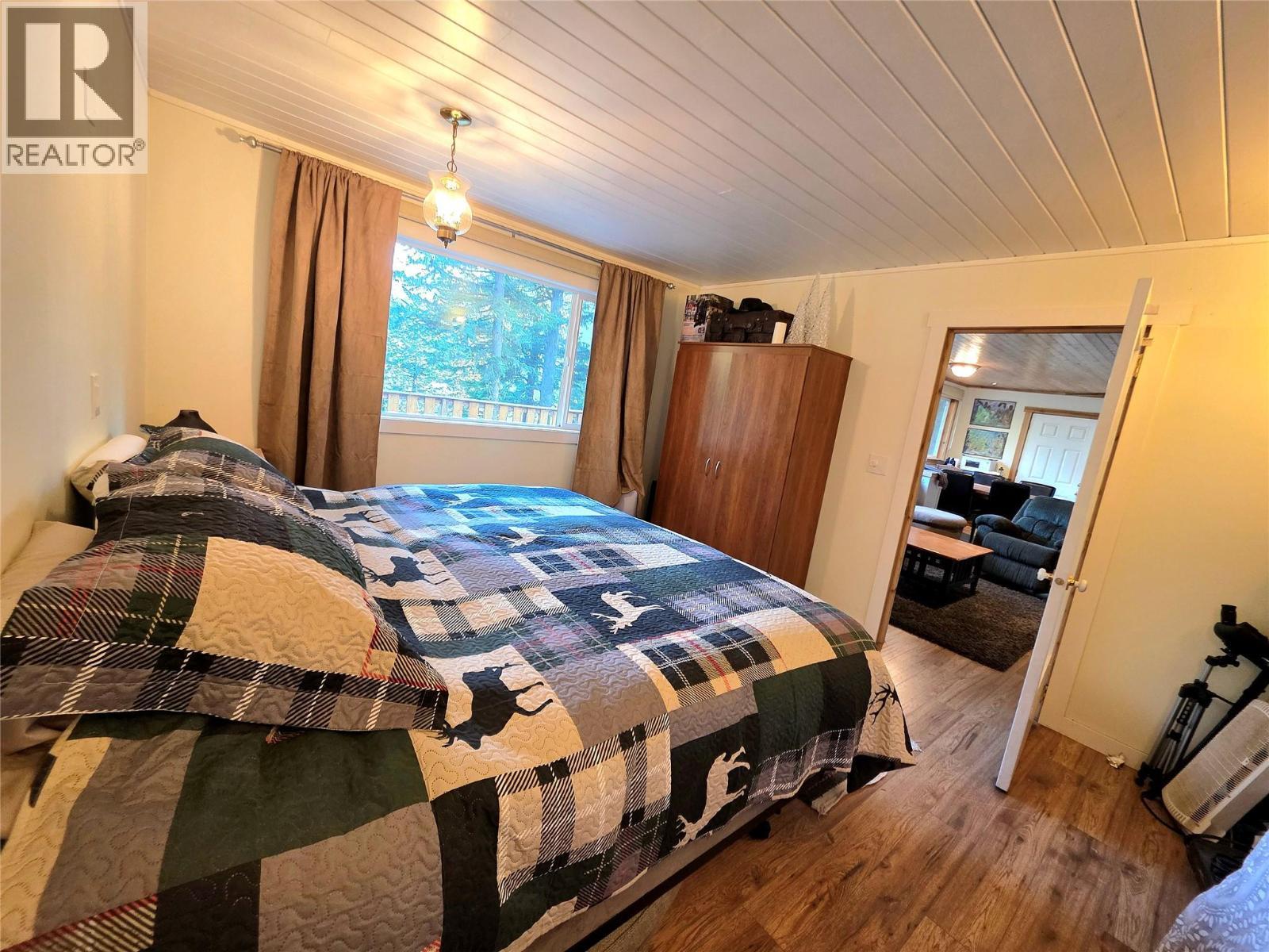 6453 Pinaus Lake Road Lot# 6297, Falkland, BC - Indoor Photo Showing Bedroom