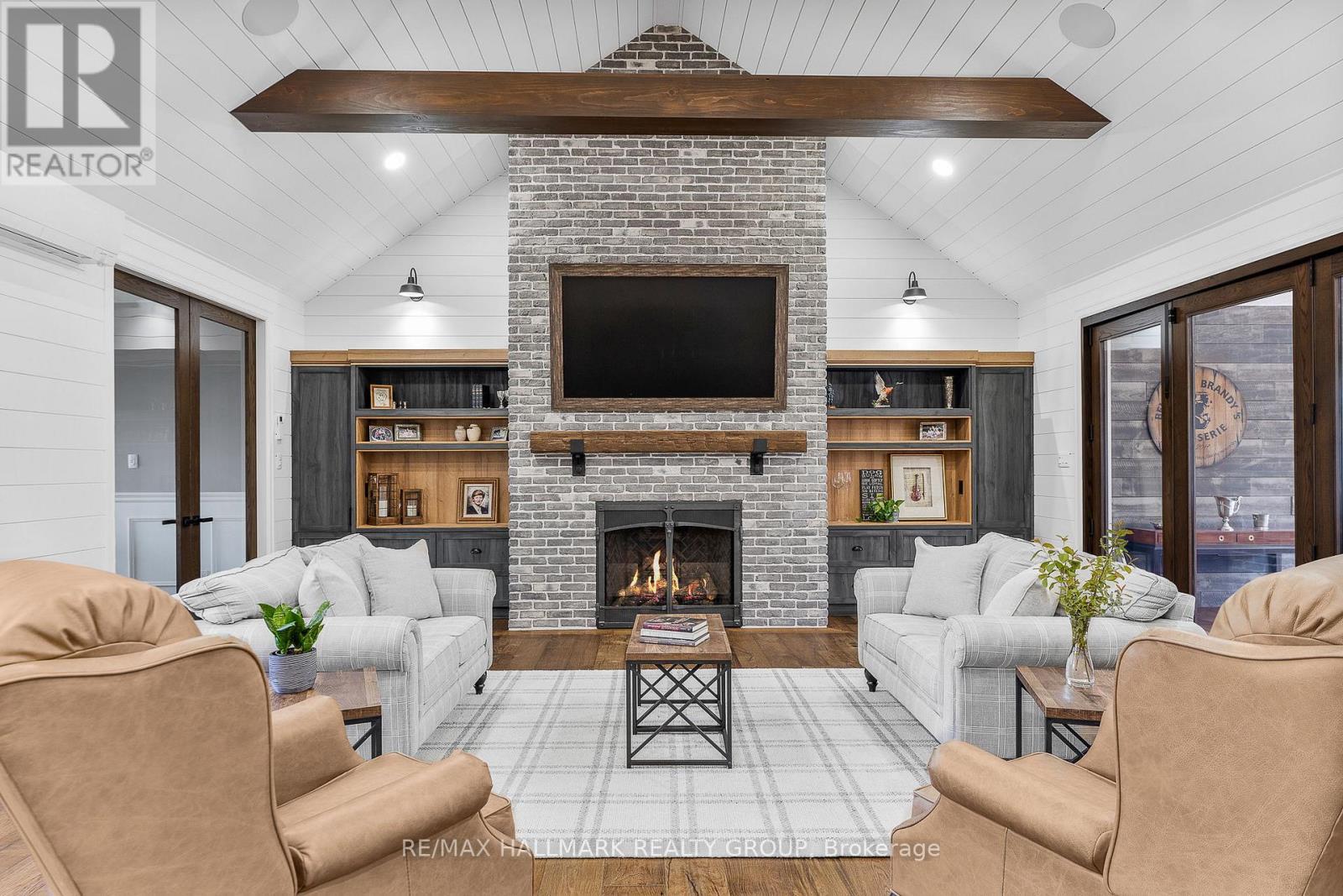 55 De La Seignerie Estates E, Champlain, ON - Indoor Photo Showing Living Room
