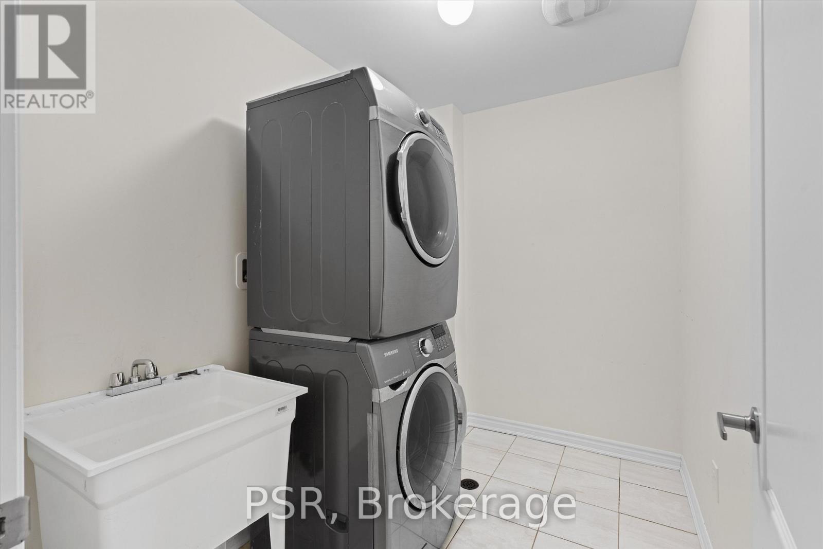 50 Jolly Way, Toronto, ON - Indoor Photo Showing Laundry Room