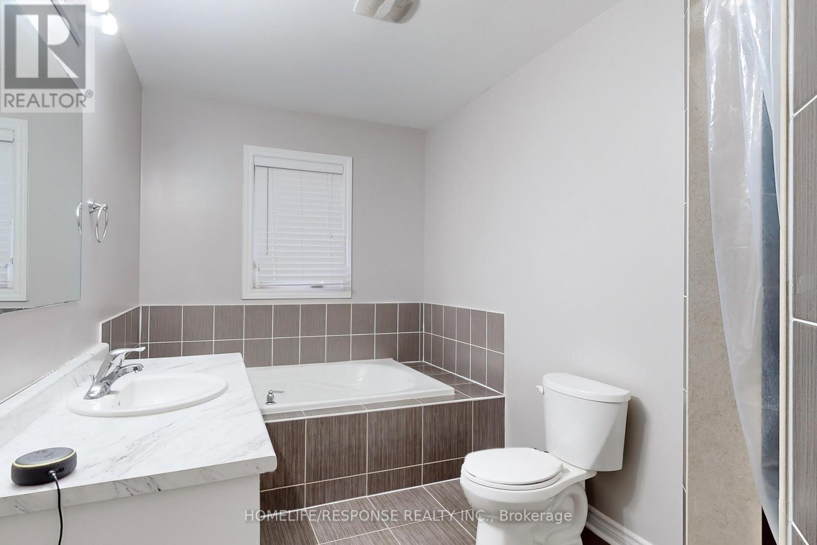 846 Groveland Avenue, Oshawa, ON - Indoor Photo Showing Bathroom