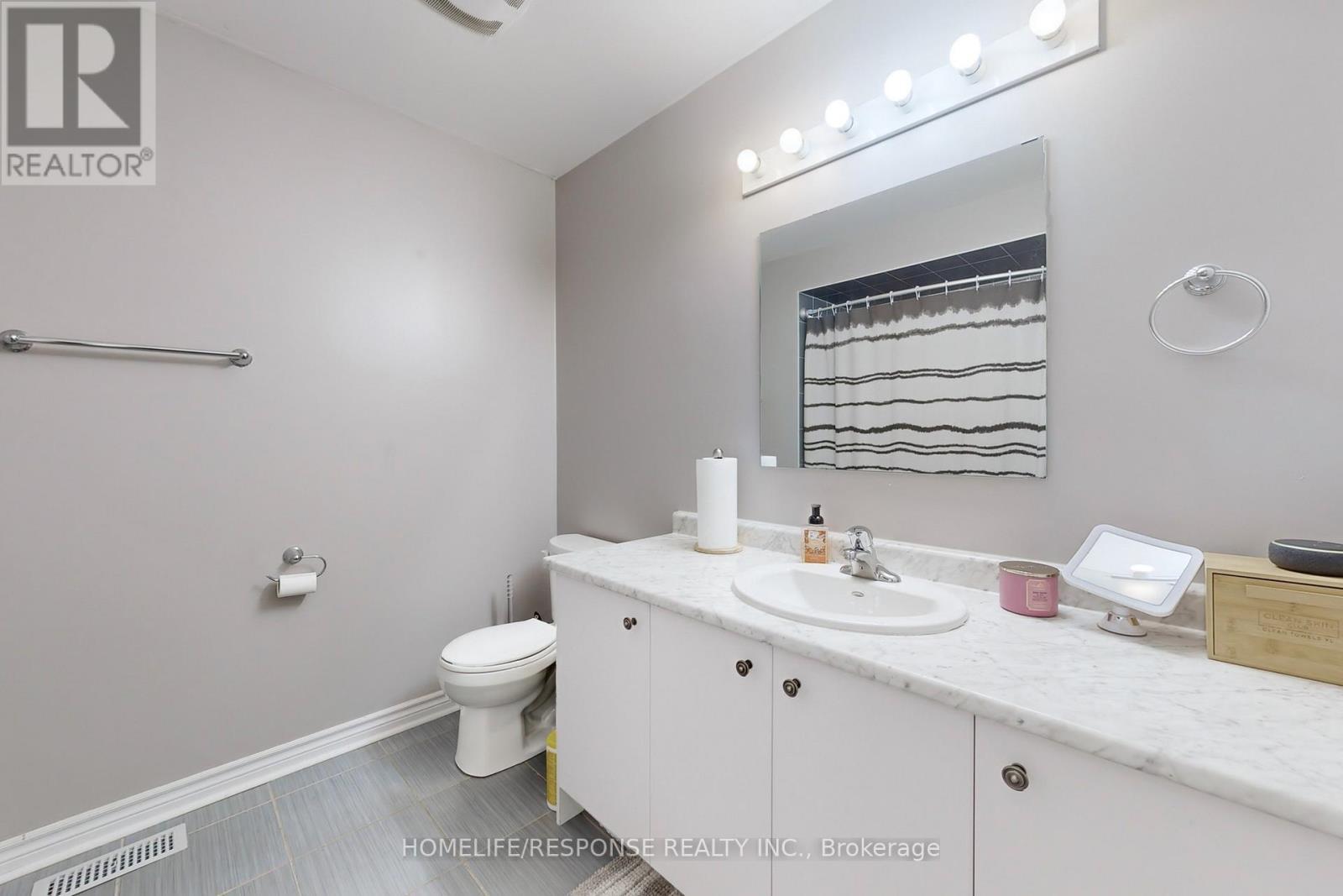 846 Groveland Avenue, Oshawa, ON - Indoor Photo Showing Bathroom