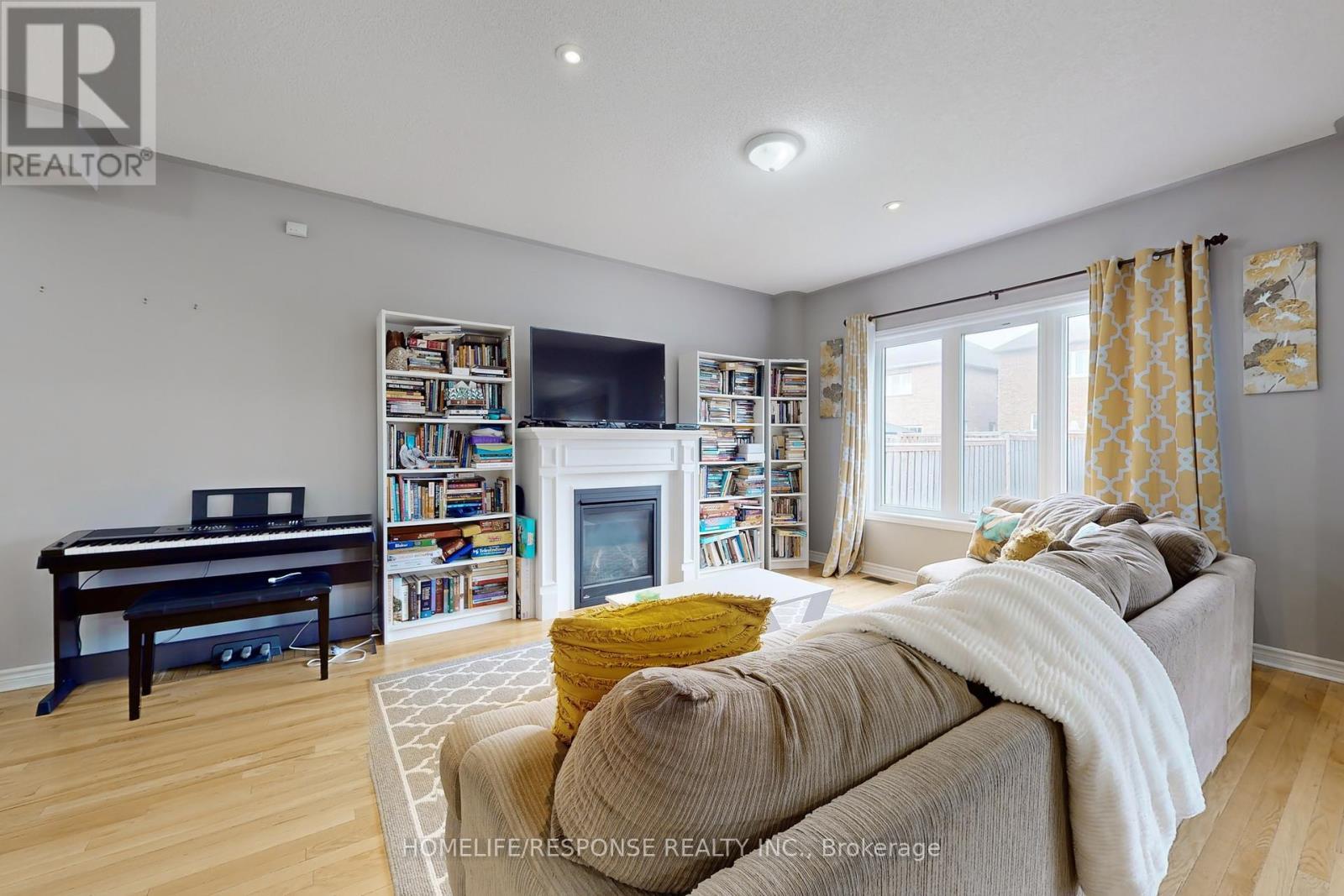 846 Groveland Avenue, Oshawa, ON - Indoor With Fireplace