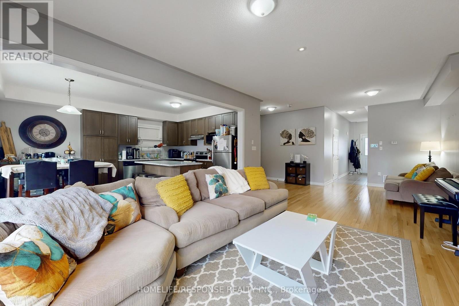 846 Groveland Avenue, Oshawa, ON - Indoor Photo Showing Living Room