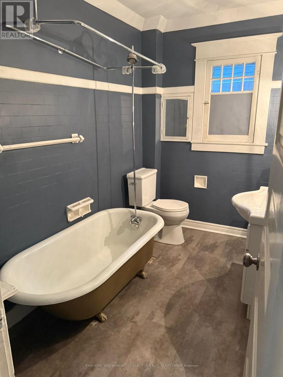 Upper - 46 Grove Street, Welland, ON - Indoor Photo Showing Bathroom