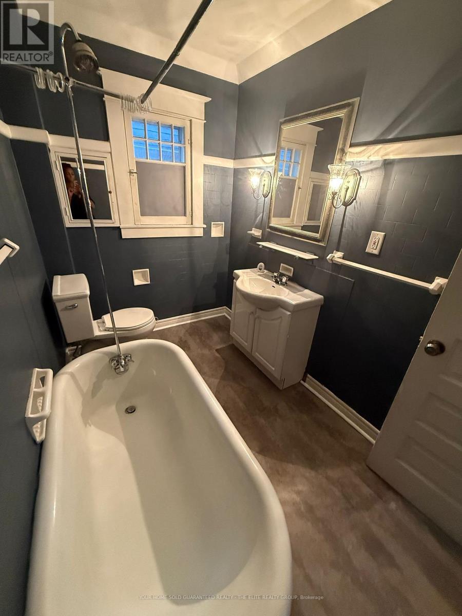 Upper - 46 Grove Street, Welland, ON - Indoor Photo Showing Bathroom