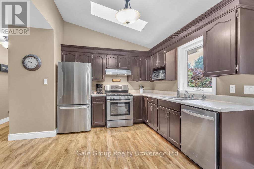 57 Mark Crescent, South-West Oxford (Sweaburg), ON - Indoor Photo Showing Kitchen With Double Sink