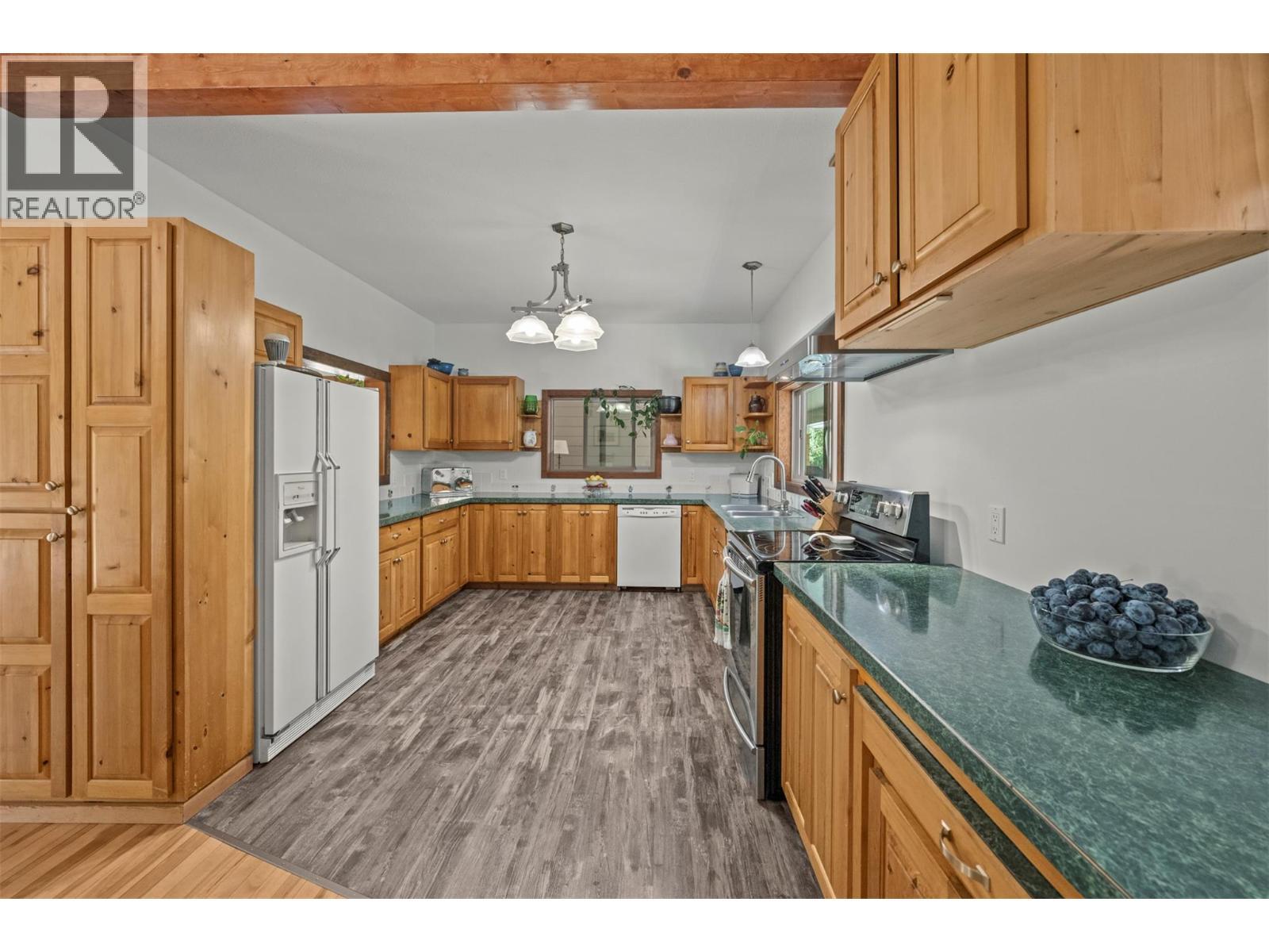 2510 Samuelson Road, Sicamous, BC - Indoor Photo Showing Kitchen With Double Sink