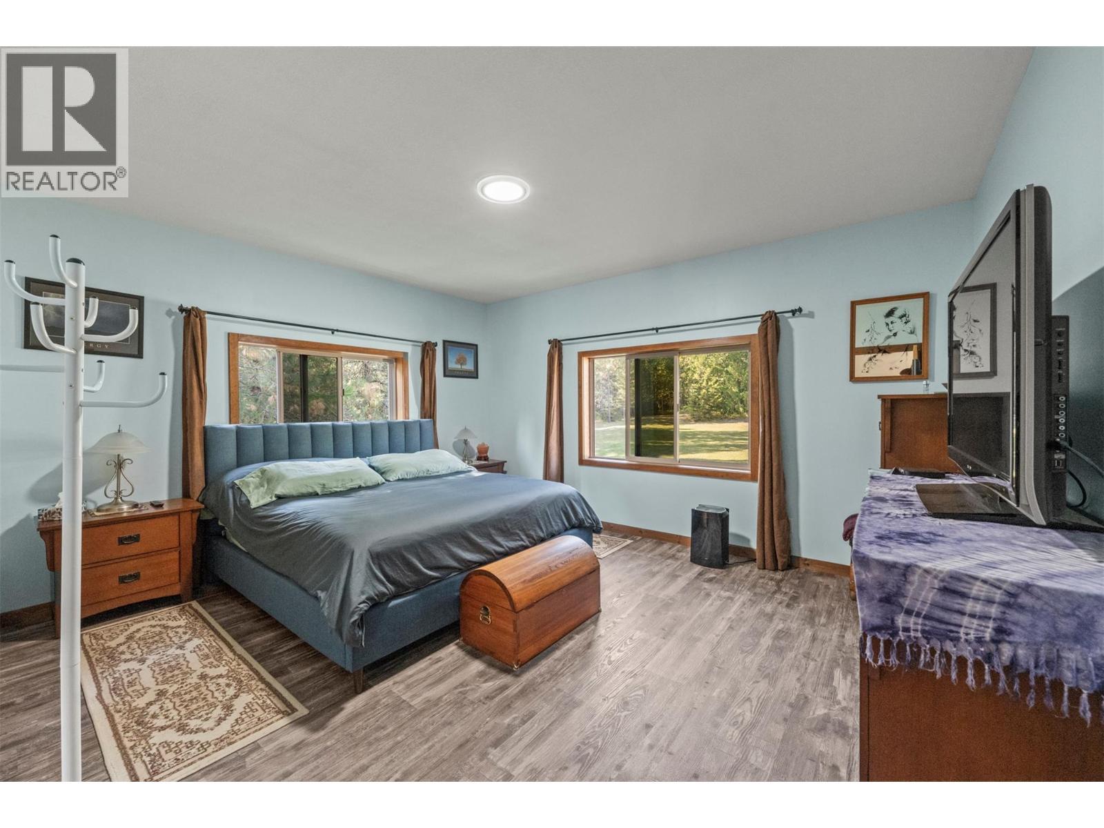 2510 Samuelson Road, Sicamous, BC - Indoor Photo Showing Bedroom