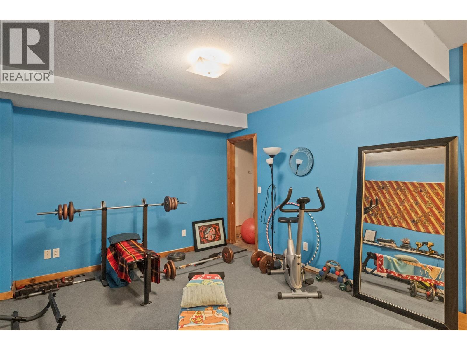 2510 Samuelson Road, Sicamous, BC - Indoor Photo Showing Bedroom