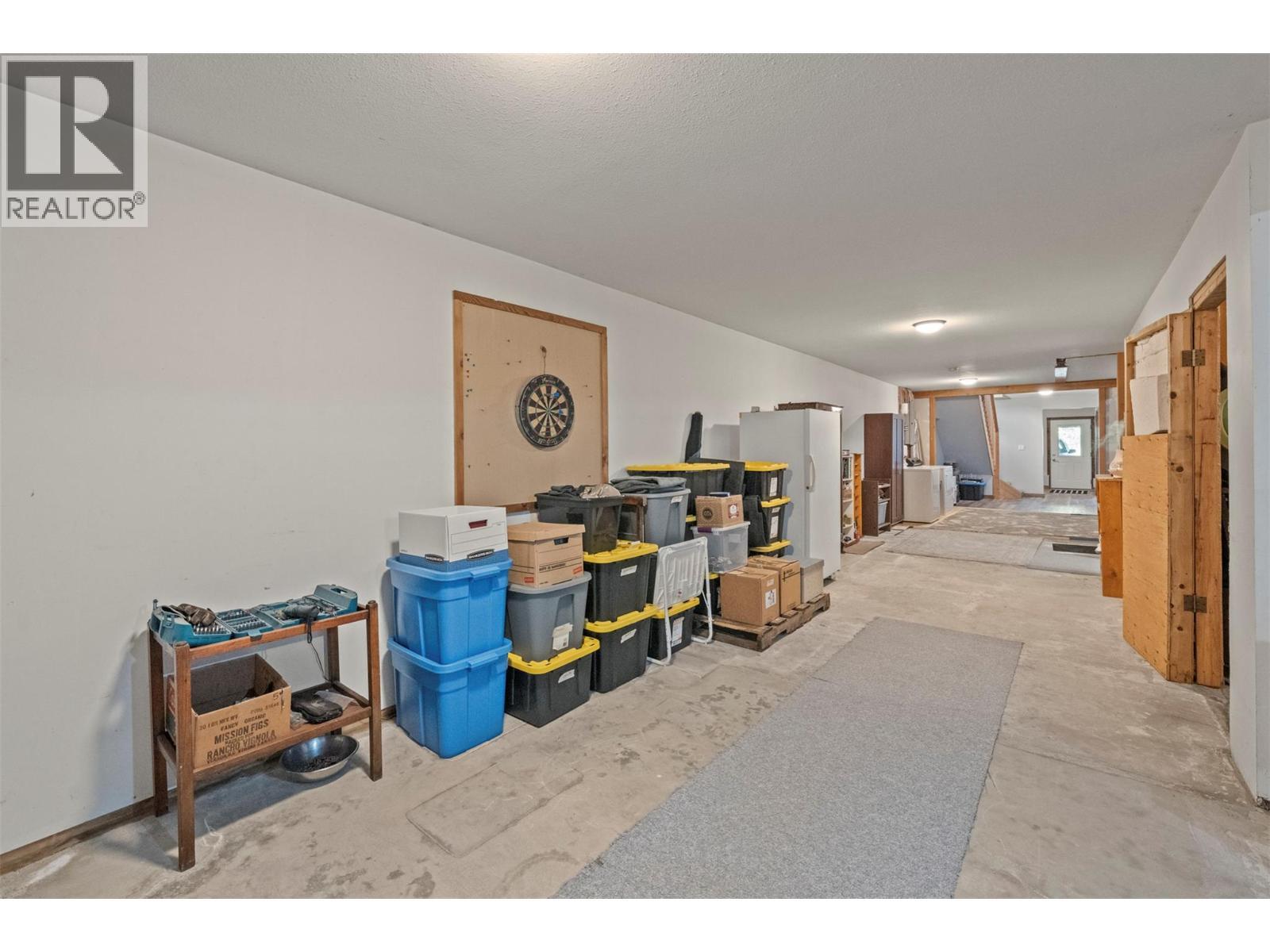 2510 Samuelson Road, Sicamous, BC - Indoor Photo Showing Other Room
