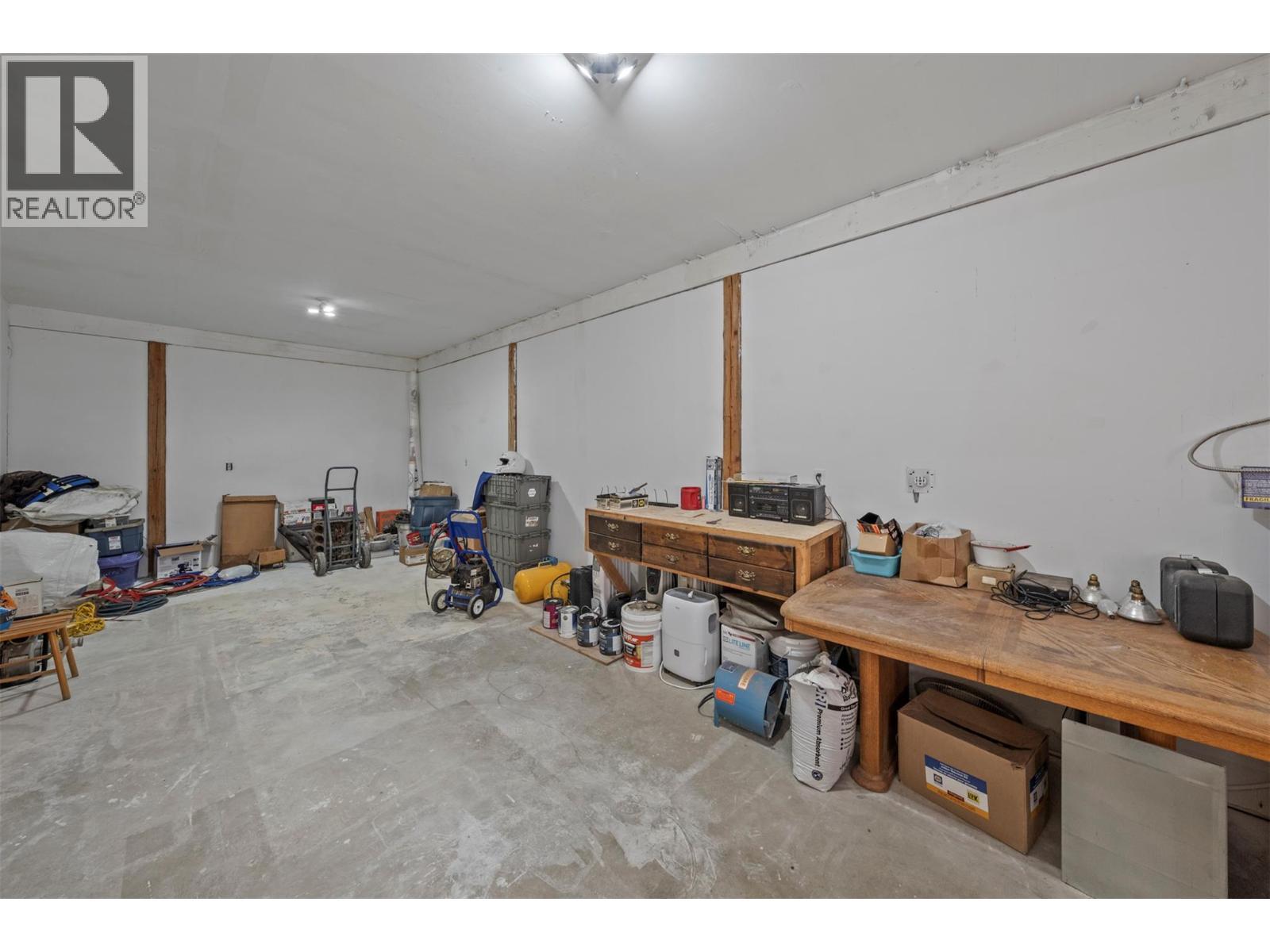 2510 Samuelson Road, Sicamous, BC - Indoor