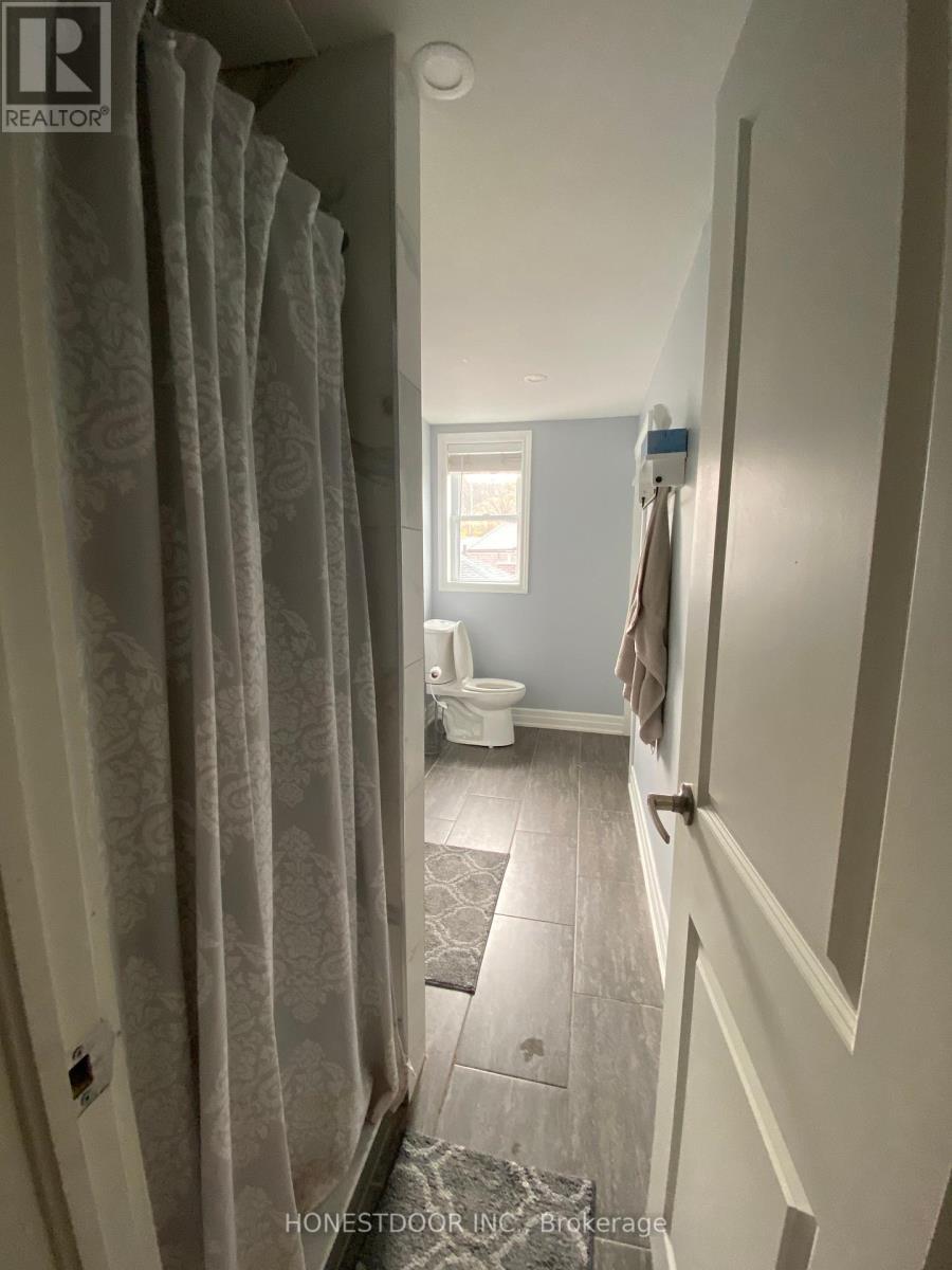 Third floor washroom - 103 Victoria Avenue S, Hamilton, ON - Indoor