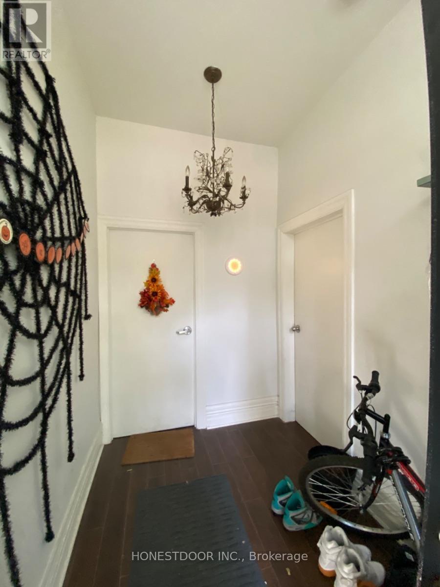 Main entrance foyer - 103 Victoria Avenue S, Hamilton, ON - Indoor Photo Showing Other Room