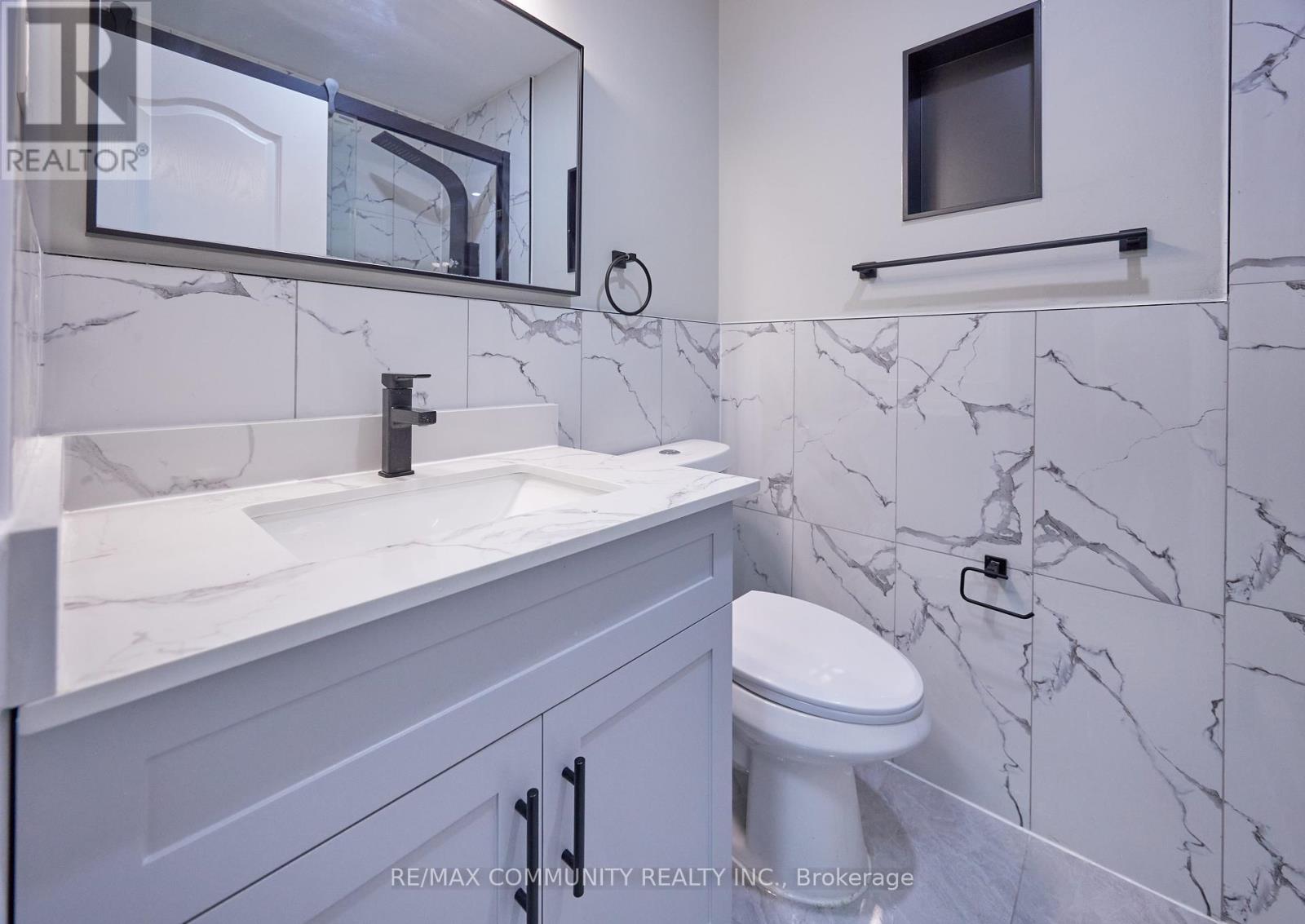 71 Willowridge Road, Toronto, ON - Indoor Photo Showing Bathroom