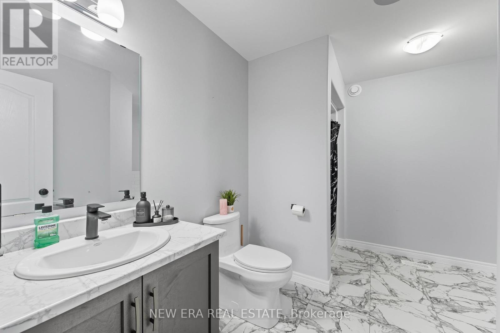907 Bramford Terrace, Peterborough, ON - Indoor Photo Showing Bathroom