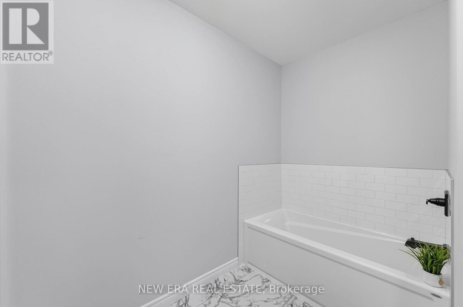 907 Bramford Terrace, Peterborough, ON - Indoor Photo Showing Bathroom