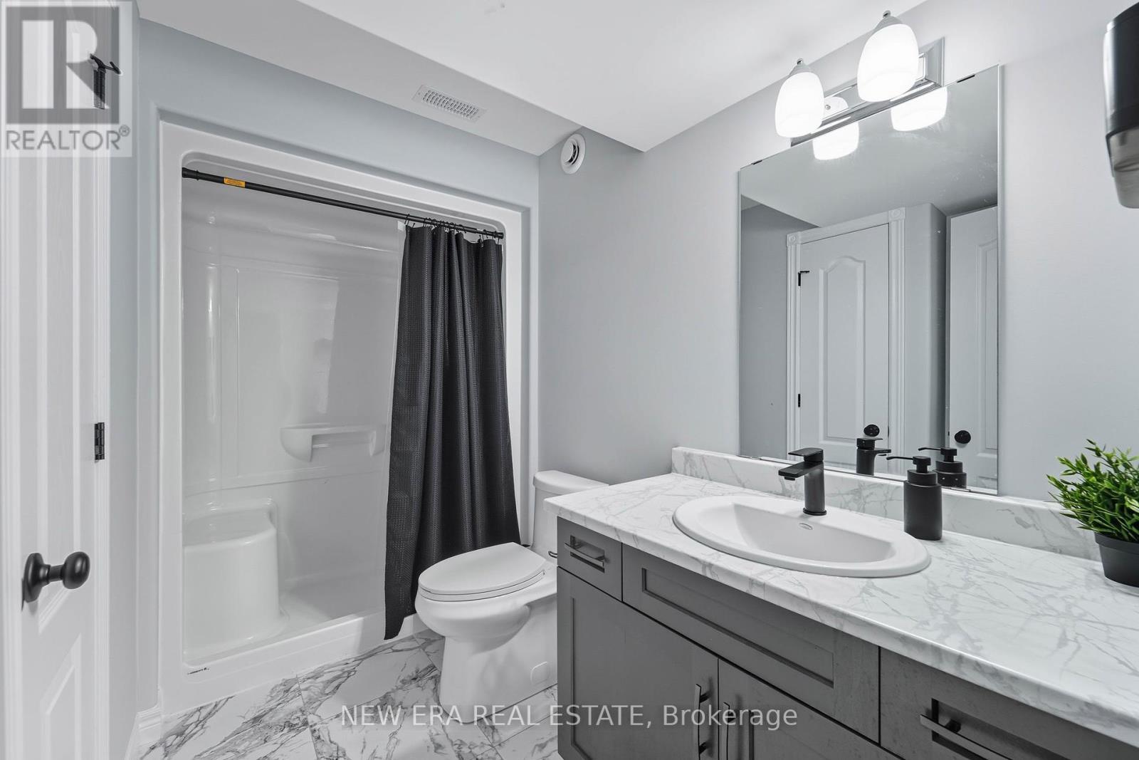 907 Bramford Terrace, Peterborough, ON - Indoor Photo Showing Bathroom