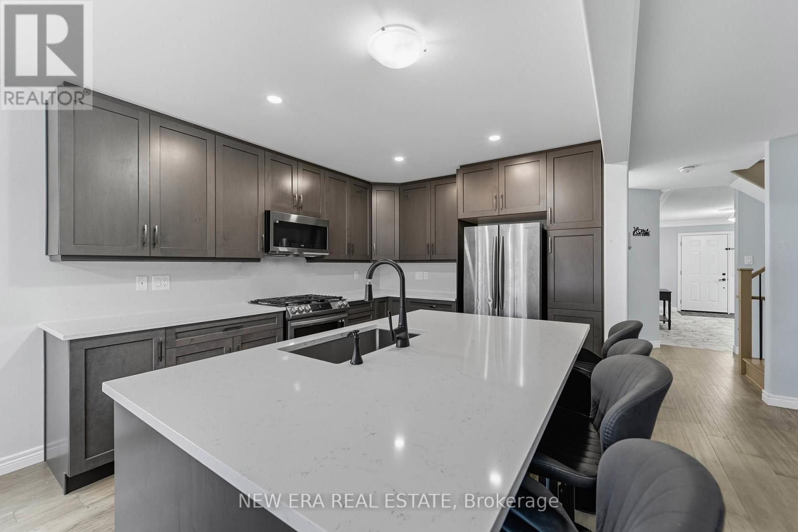 907 Bramford Terrace, Peterborough, ON - Indoor Photo Showing Kitchen With Upgraded Kitchen