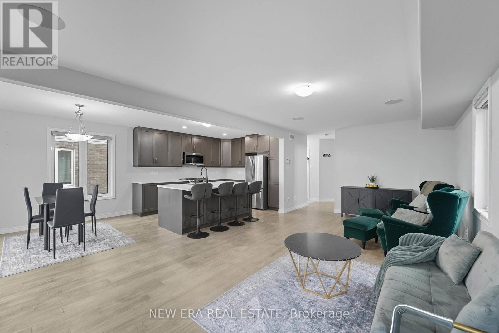 907 Bramford Terrace, Peterborough, ON - Indoor Photo Showing Living Room