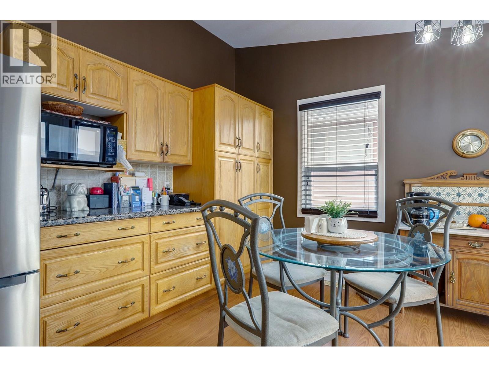 4712 Valleyview Place, Vernon, BC - Indoor Photo Showing Dining Room