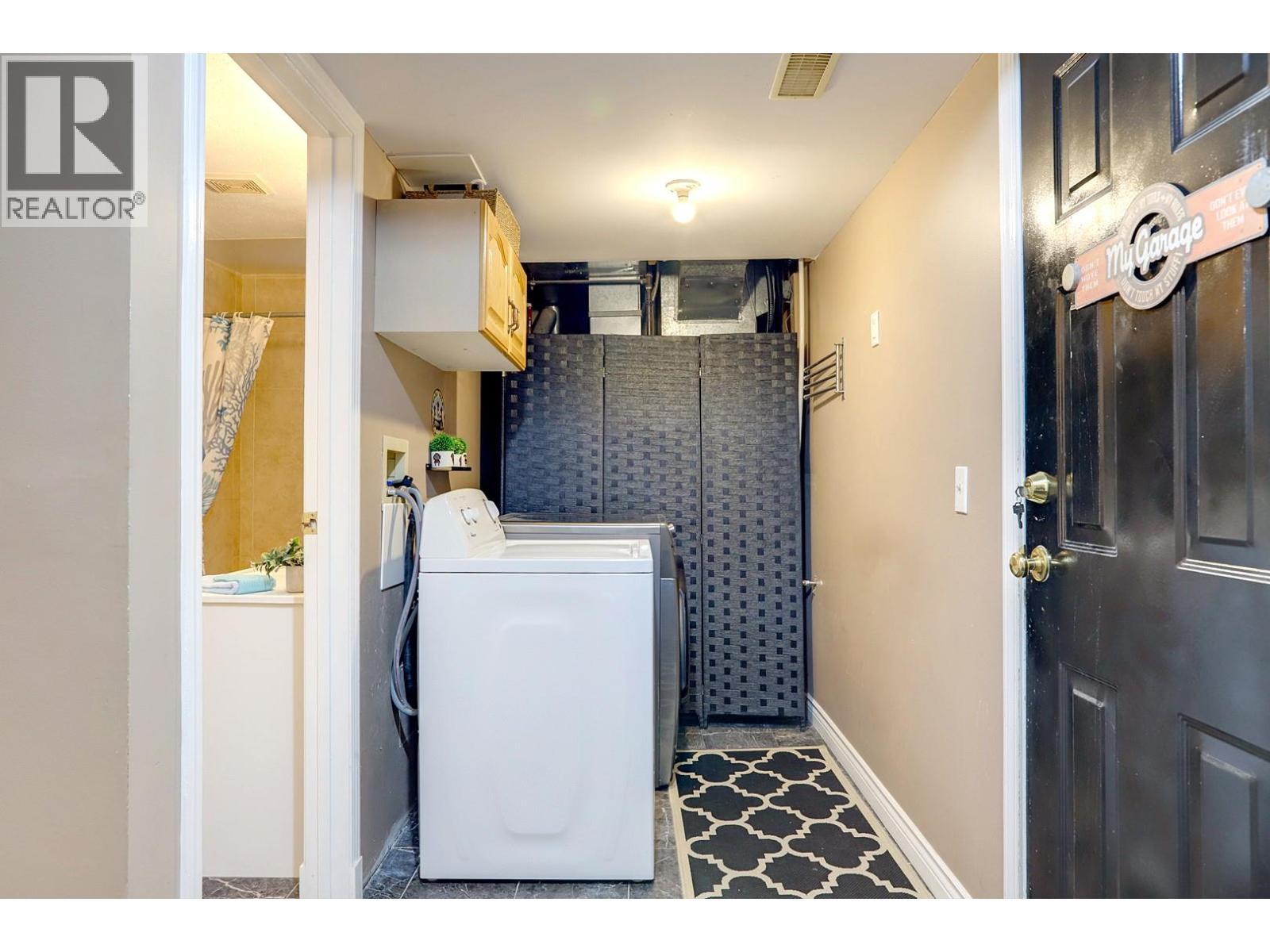 4712 Valleyview Place, Vernon, BC - Indoor Photo Showing Laundry Room